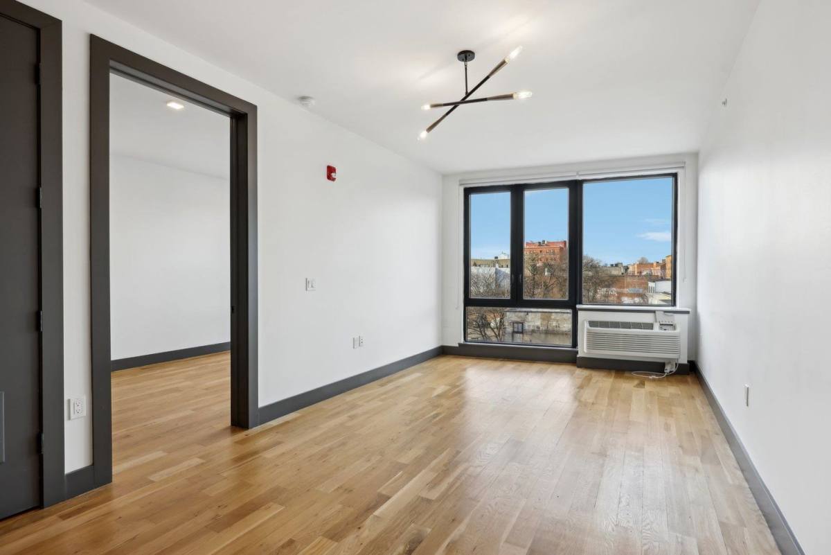Apartment for rent at 424 Arlington Ave #204, Bayonne, NJ 07002