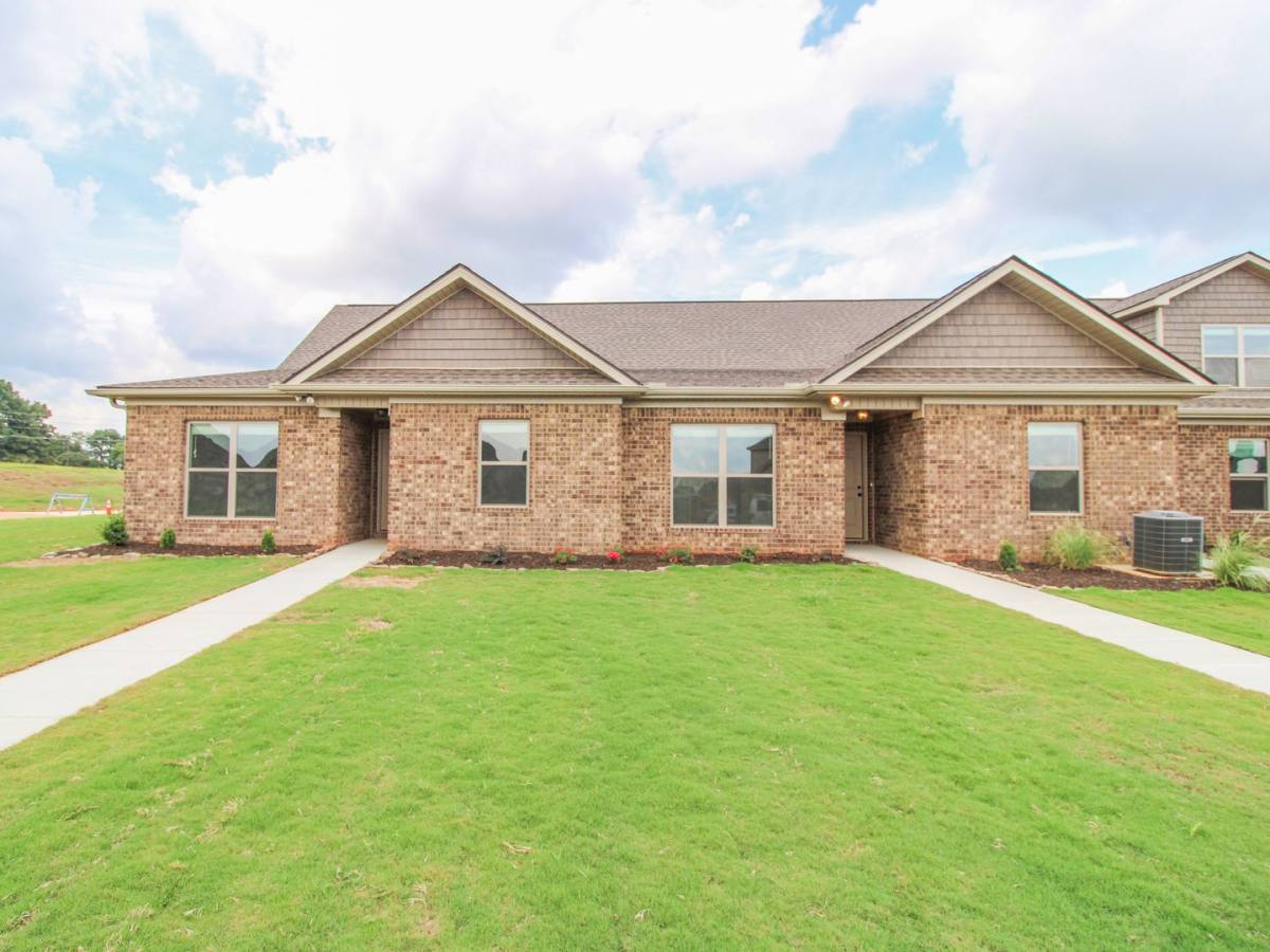 Townhouse for rent at 18335 Mae Circle, Athens, AL 35611