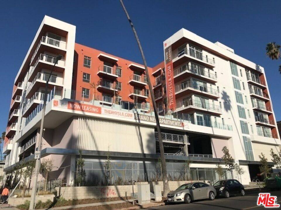 Apartment for rent at 453 S Kenmore Ave #702, Los Angeles, CA 90020