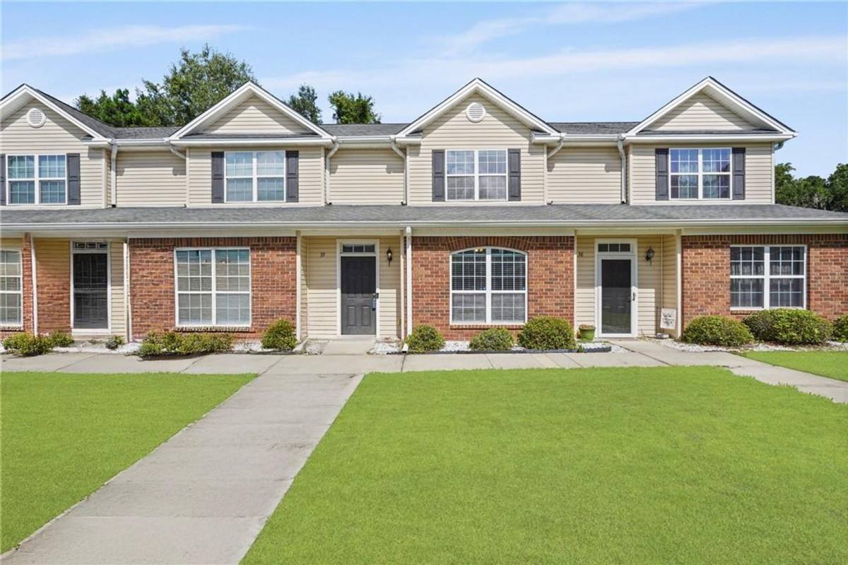 Townhouse for rent at 400 Tibet Ave, Savannah, GA 31406