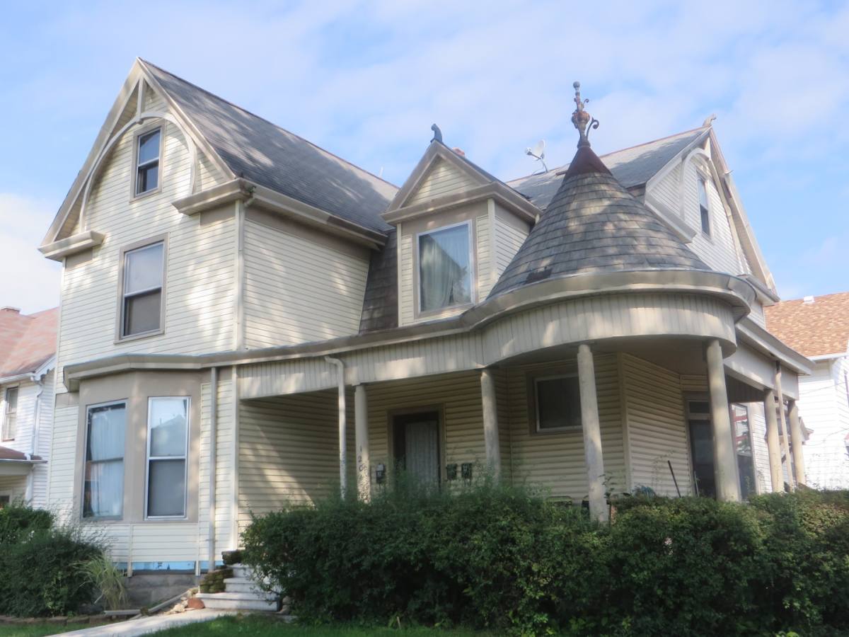 Apartment for rent at 1204 Stophlet St, Fort Wayne, IN 46802