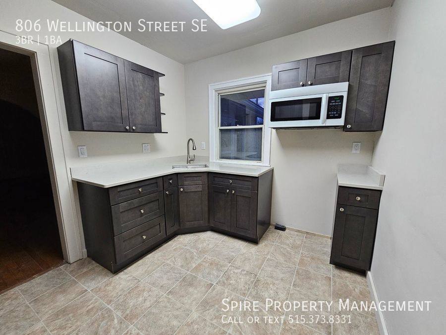 House for rent at 806 Wellington St SE, Cedar Rapids, IA 52403
