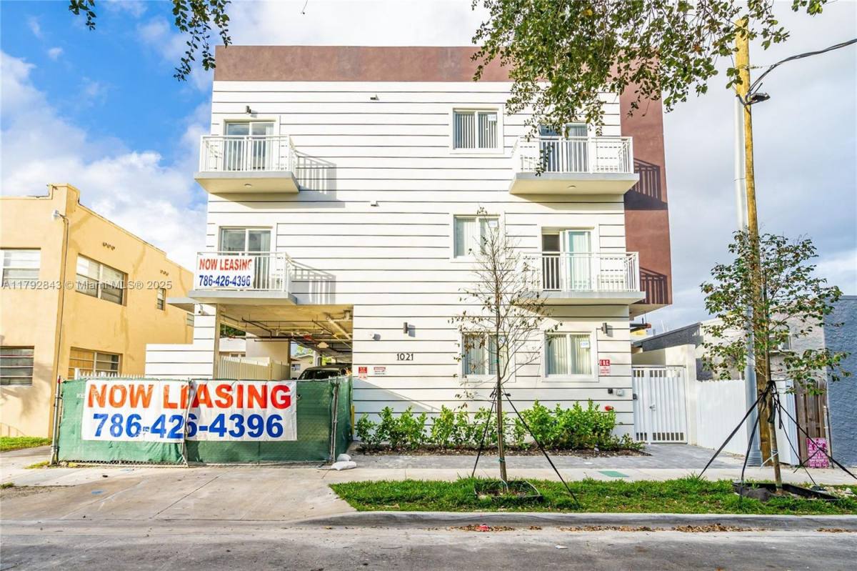 Apartment for rent at 1021 NW 1st St #301, Miami, FL 33128