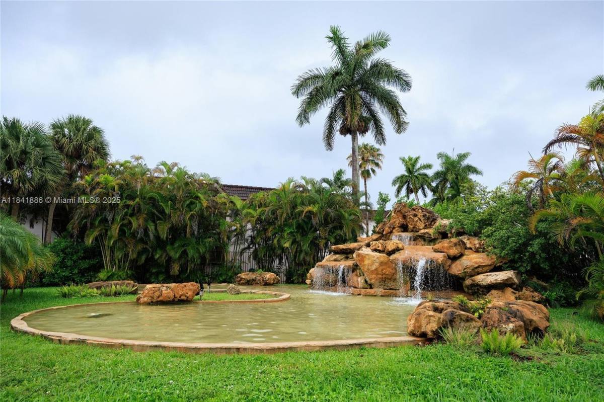 Apartment for rent at 9300 SW 77th Ave #A3-A3, Miami, FL 33156