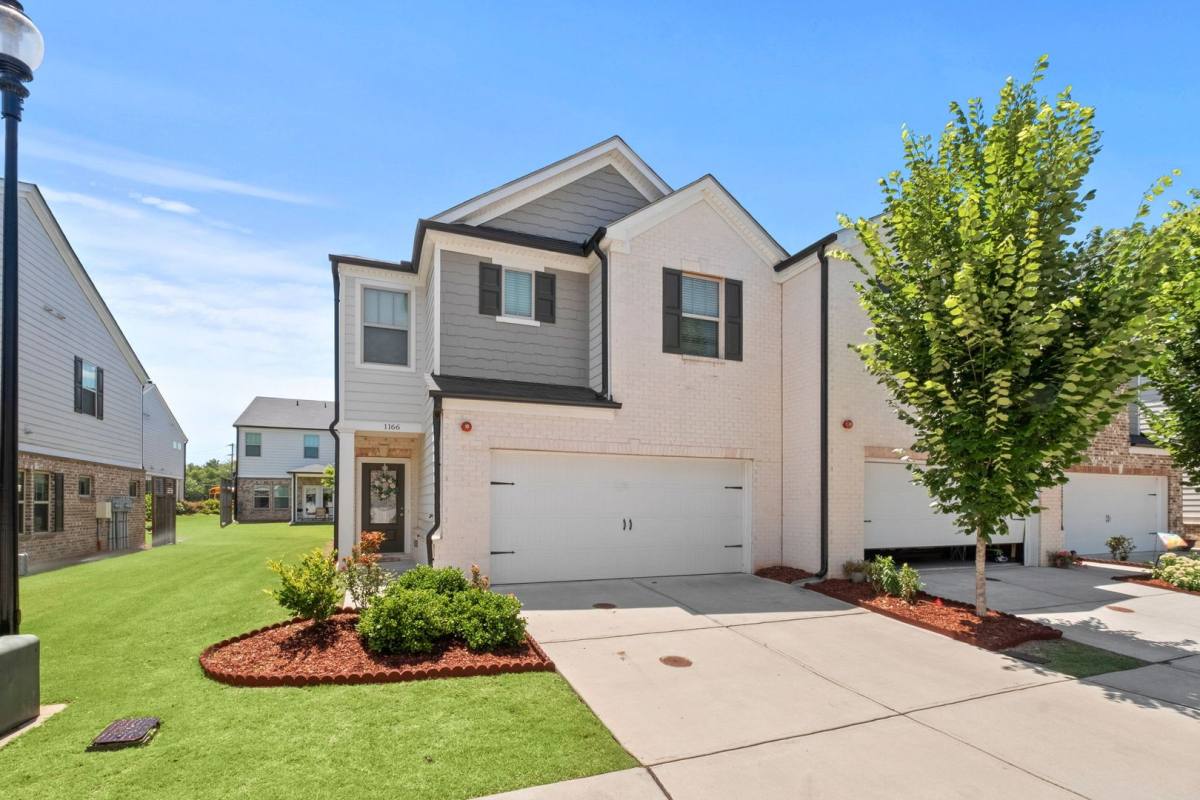 1166 Arrowlake Rd, Marietta, GA 30064