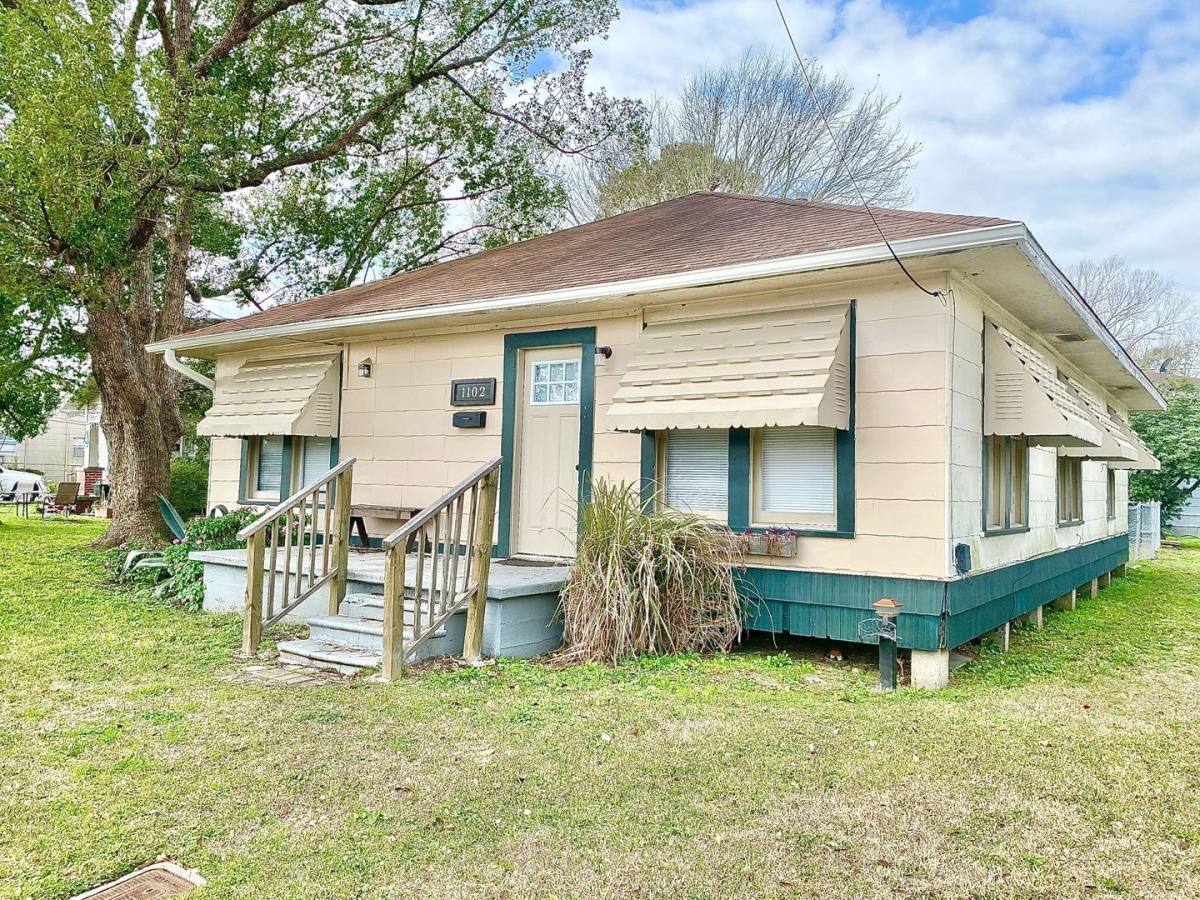 House for rent at 1102 Dallas St, Port Neches, TX 77651