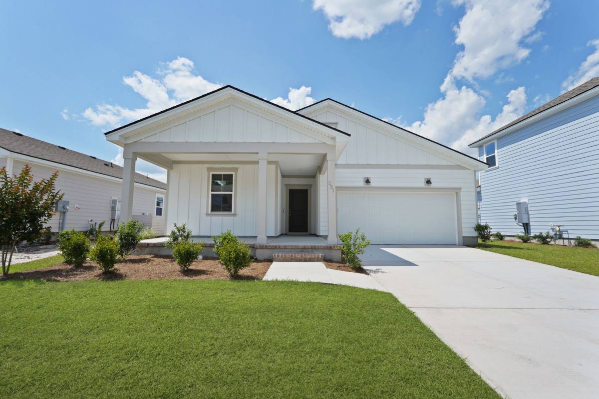 House for rent at 251 Shade Tree Dr, Richmond Hill, GA 31324
