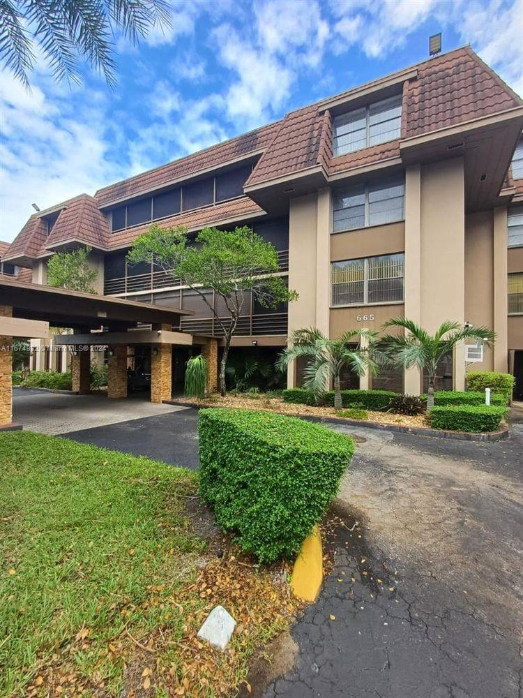 Apartment for rent at 665 NE 195th St #119, Miami, FL 33179