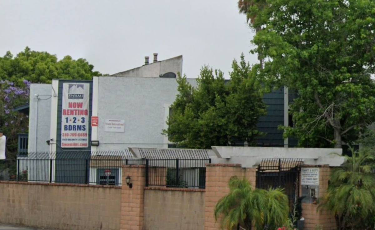 Apartment for rent at 10030 Rosecrans Ave, Bellflower, CA 90706