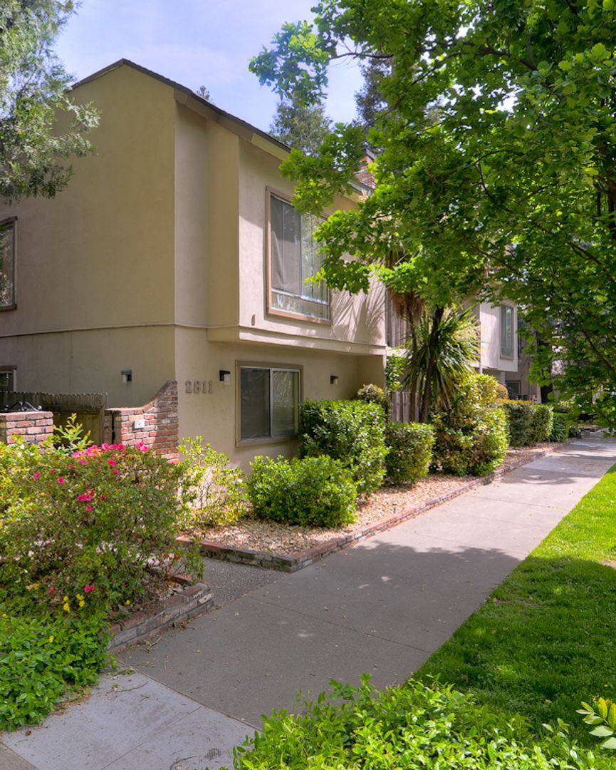 Apartment for rent at 2811-15 E St, Sacramento, CA 95816
