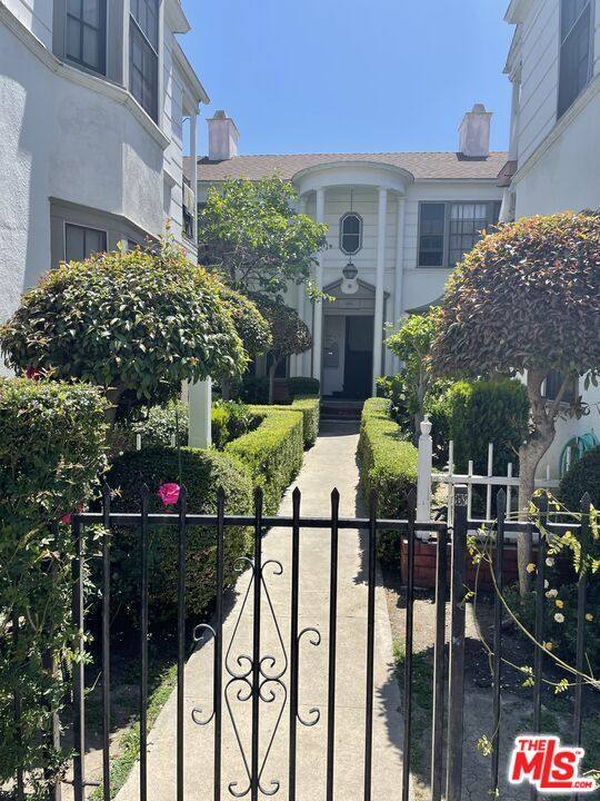 Apartment for rent at 750 N St Andrews Place #102, Los Angeles, CA 90038