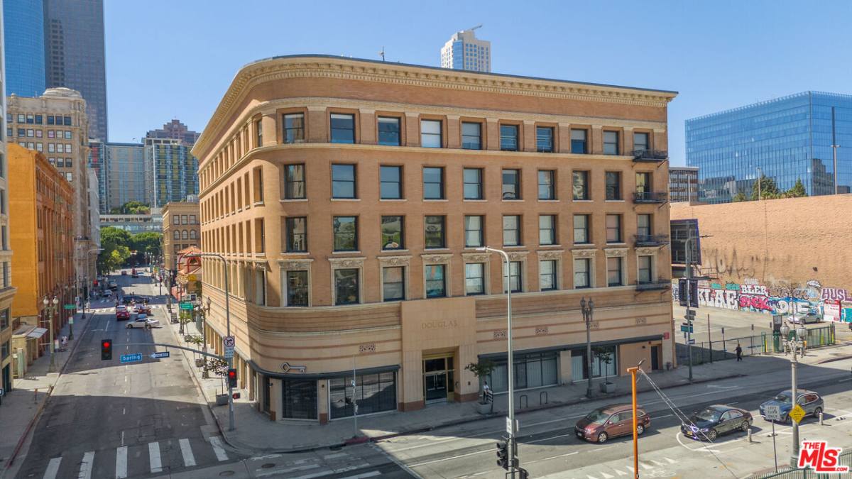 Apartment for rent at 257 S Spring St #3L-3L, Los Angeles, CA 90012