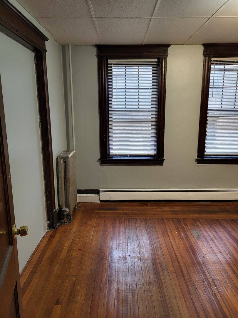 Apartment for rent at 216-226 Pearl St, Springfield, MA 01105