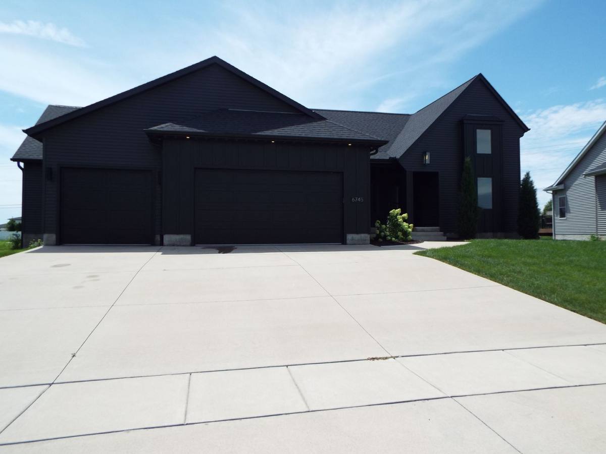 House for rent at 6745 Joseph Way, Bettendorf, IA 52722