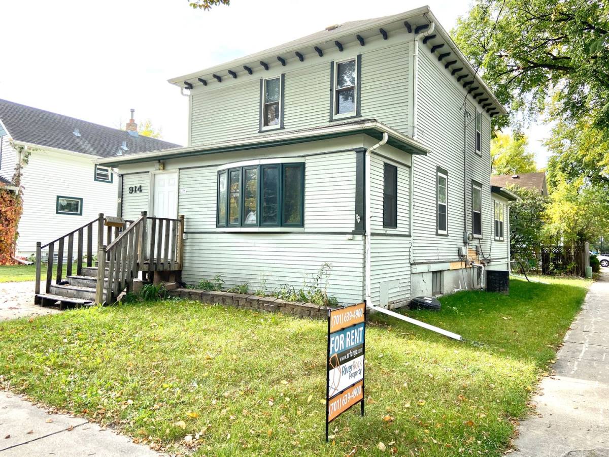 House for rent at 914 12th St N, Fargo, ND 58102