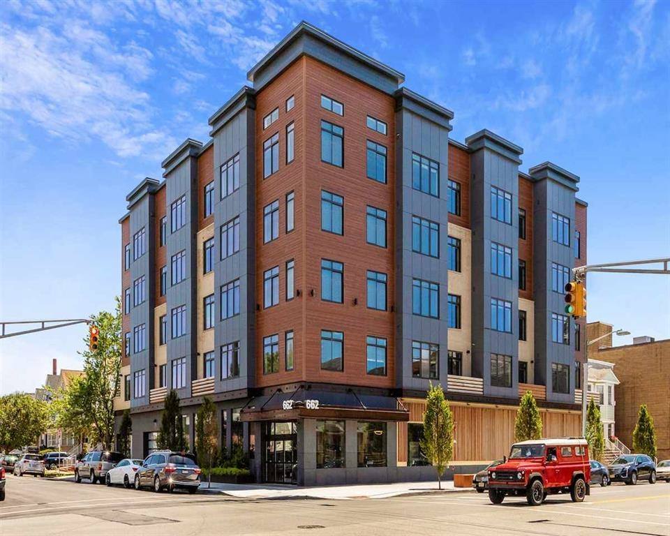 Apartment for rent at 662 Ave C #203, Bayonne, NJ 07002