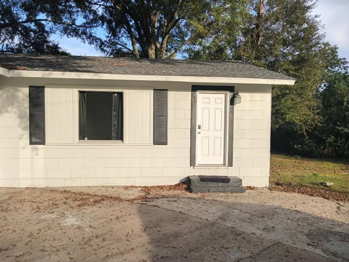 Apartment for rent at 1200 Robbins St, Dothan, AL 36301