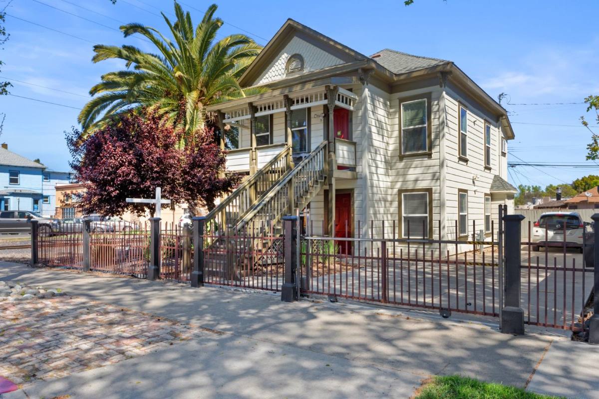 House for rent at 1927 P St, Sacramento, CA 95811