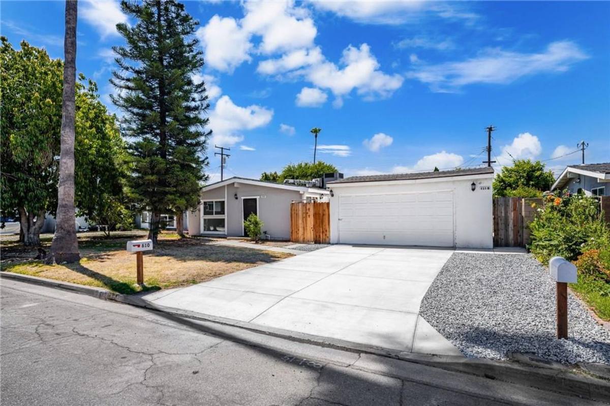Townhouse for rent at 610 W Glen Lyn Dr, Glendora, CA 91740
