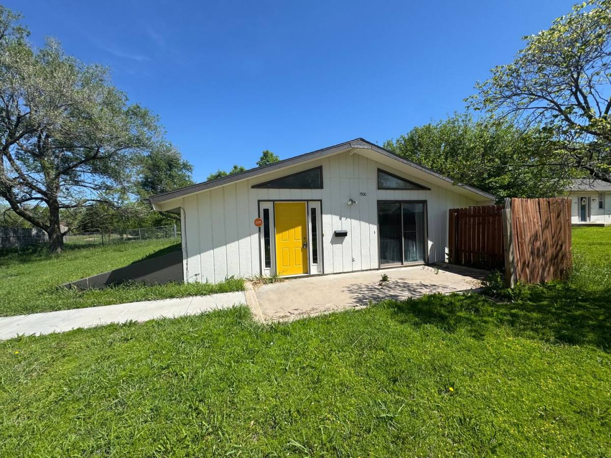 House for rent at 1500 E 10th St, Newton, KS 67114