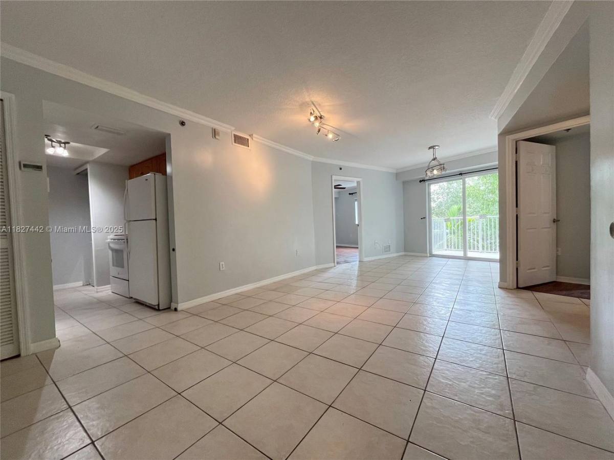 Apartment for rent at 2415 NW 16th St Rd #3031, Miami, FL 33125