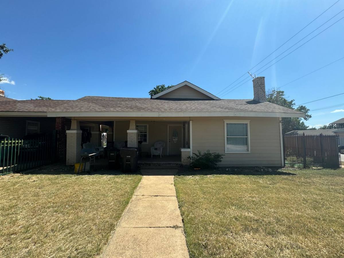 Apartment for rent at 3300 - 3302 Ave, Fort Worth, TX 76105