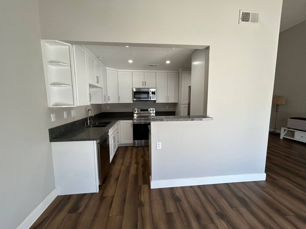 Apartment for rent at 532 1 2 Via De La Valle, Del Mar, CA 92014