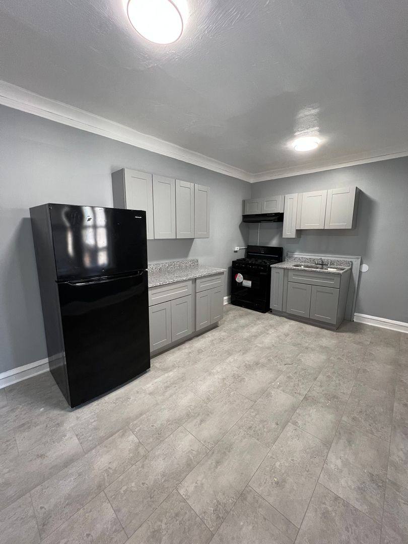 Apartment for rent at 8200 Evans Ave, Chicago, IL 60619