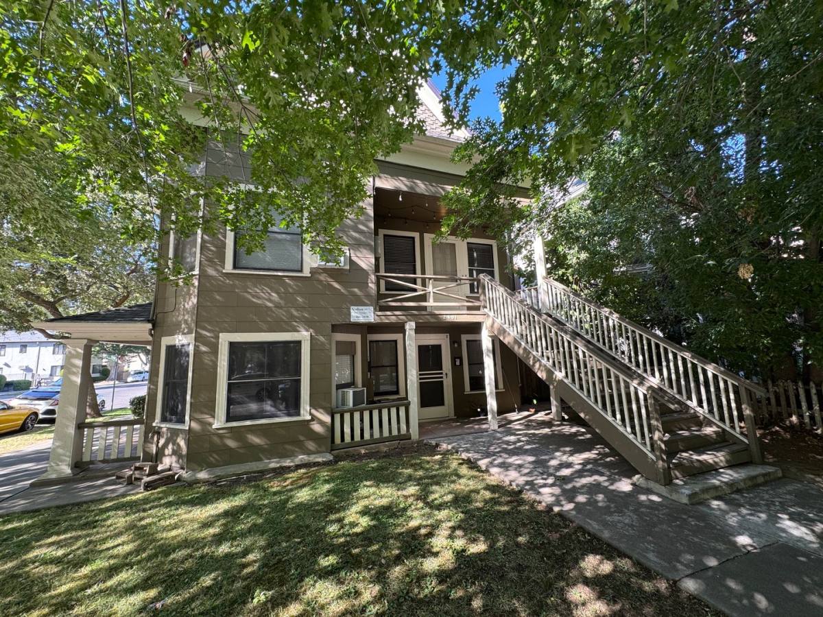 Apartment for rent at 2401 N St, Sacramento, CA 95816