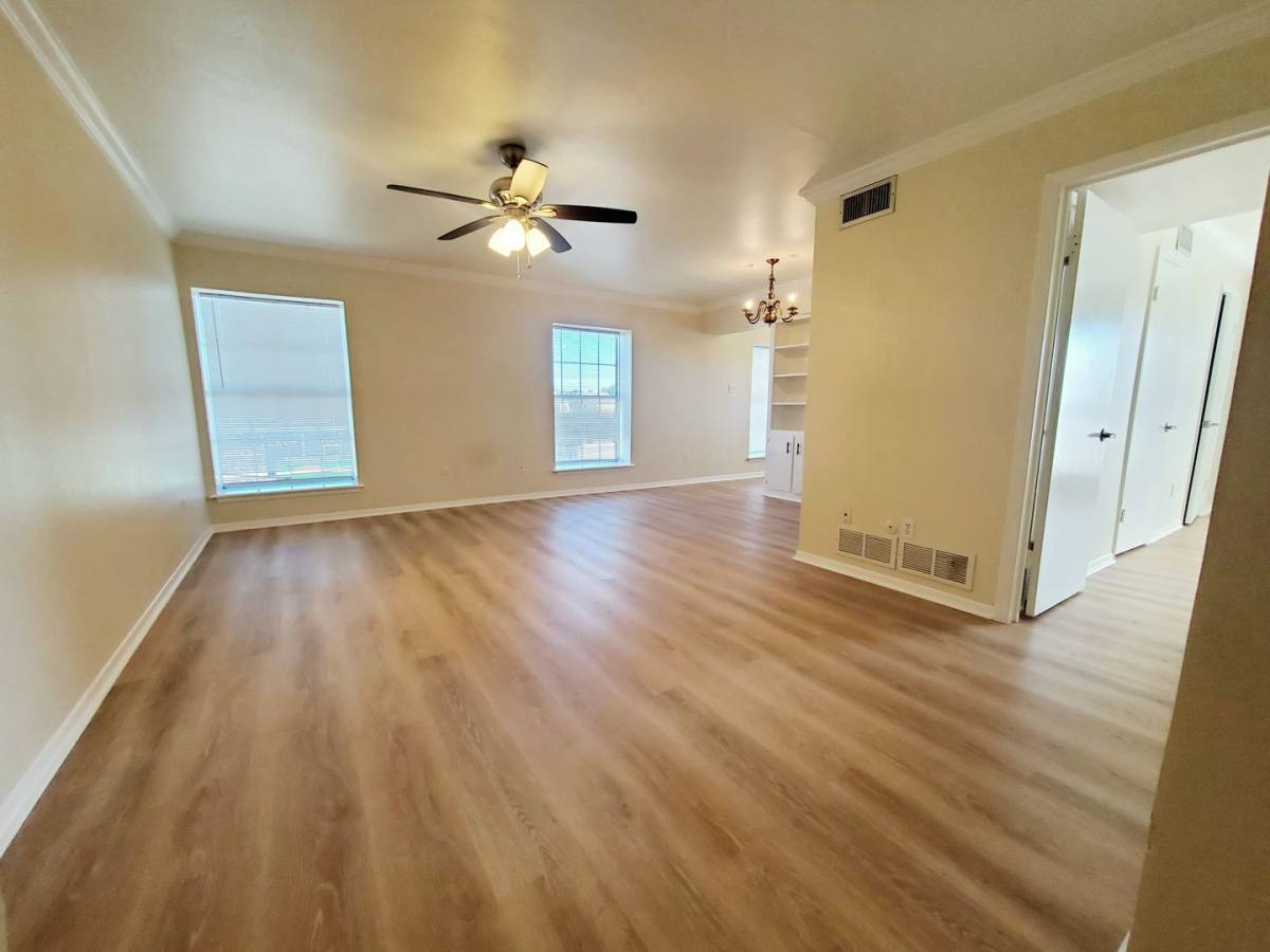 Apartment for rent at 1601-1619 Tremont, Galveston, TX 77550