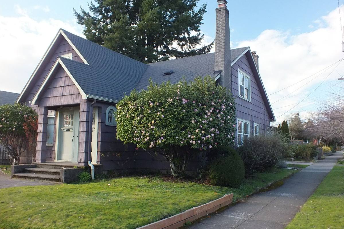 House for rent at 6835 NE Glisan St, Portland, OR 97213
