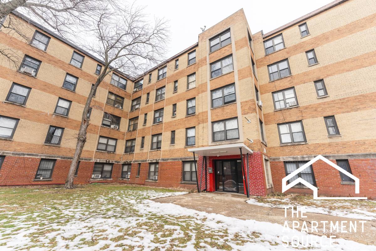 Apartment for rent at 1360 W Touhy Ave #504, Chicago, IL 60626