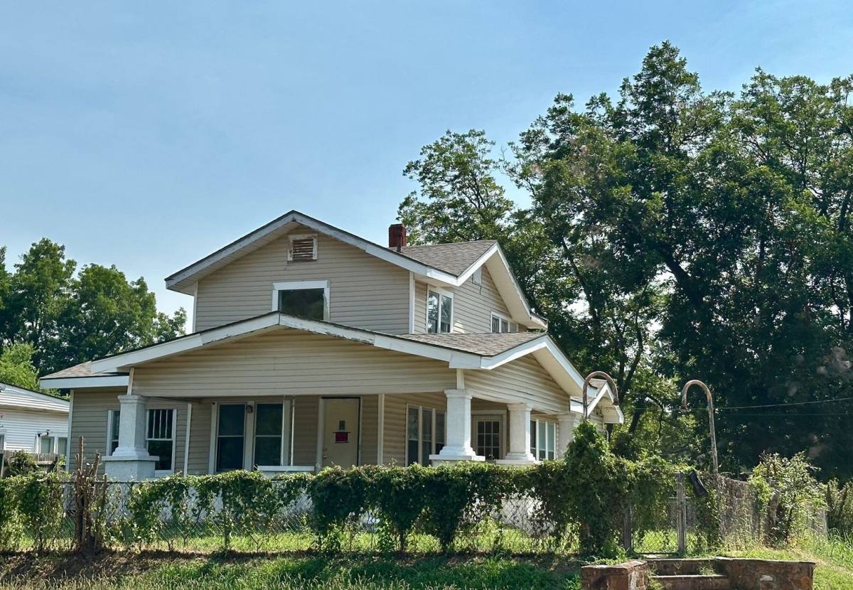 House for rent at 801 N Broadway, Shawnee, OK 74801