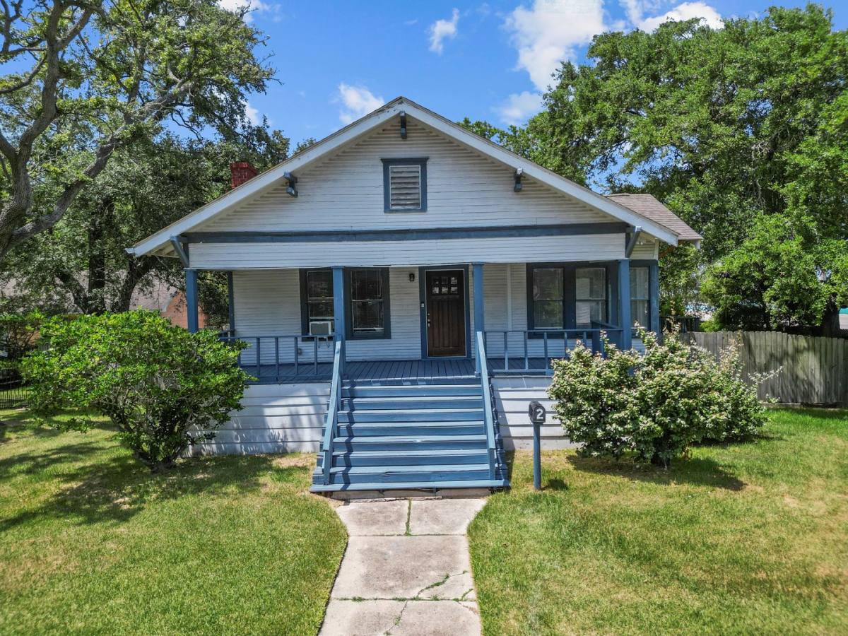 House for rent at 2 11th Ave N, Texas City, TX 77590