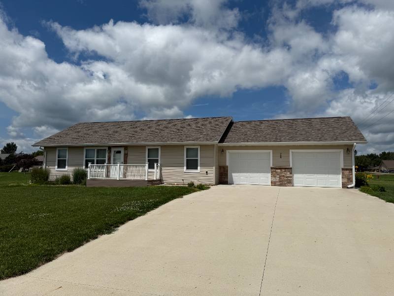 House for rent at 706 E 2nd St, Sanborn, IA 51248