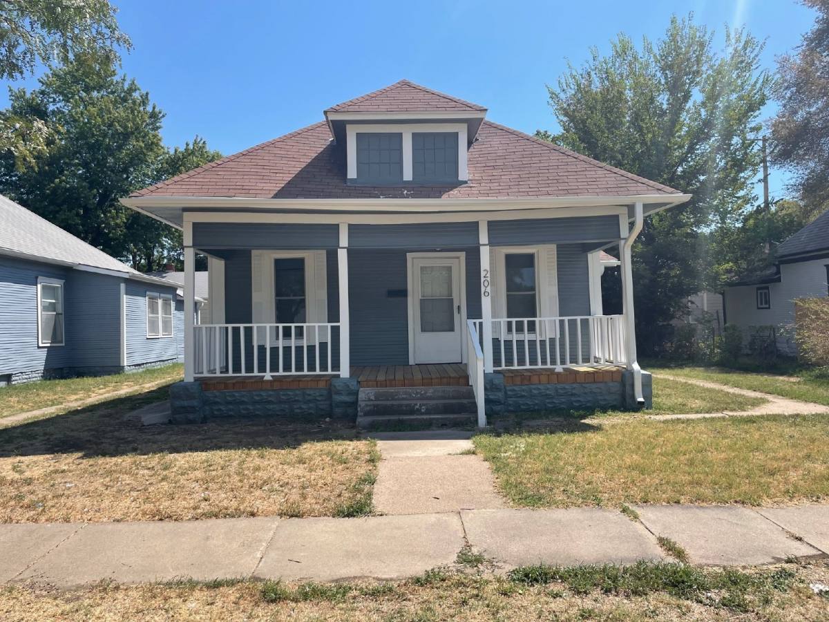 House for rent at 206 N Ash St, Wichita, KS 67214
