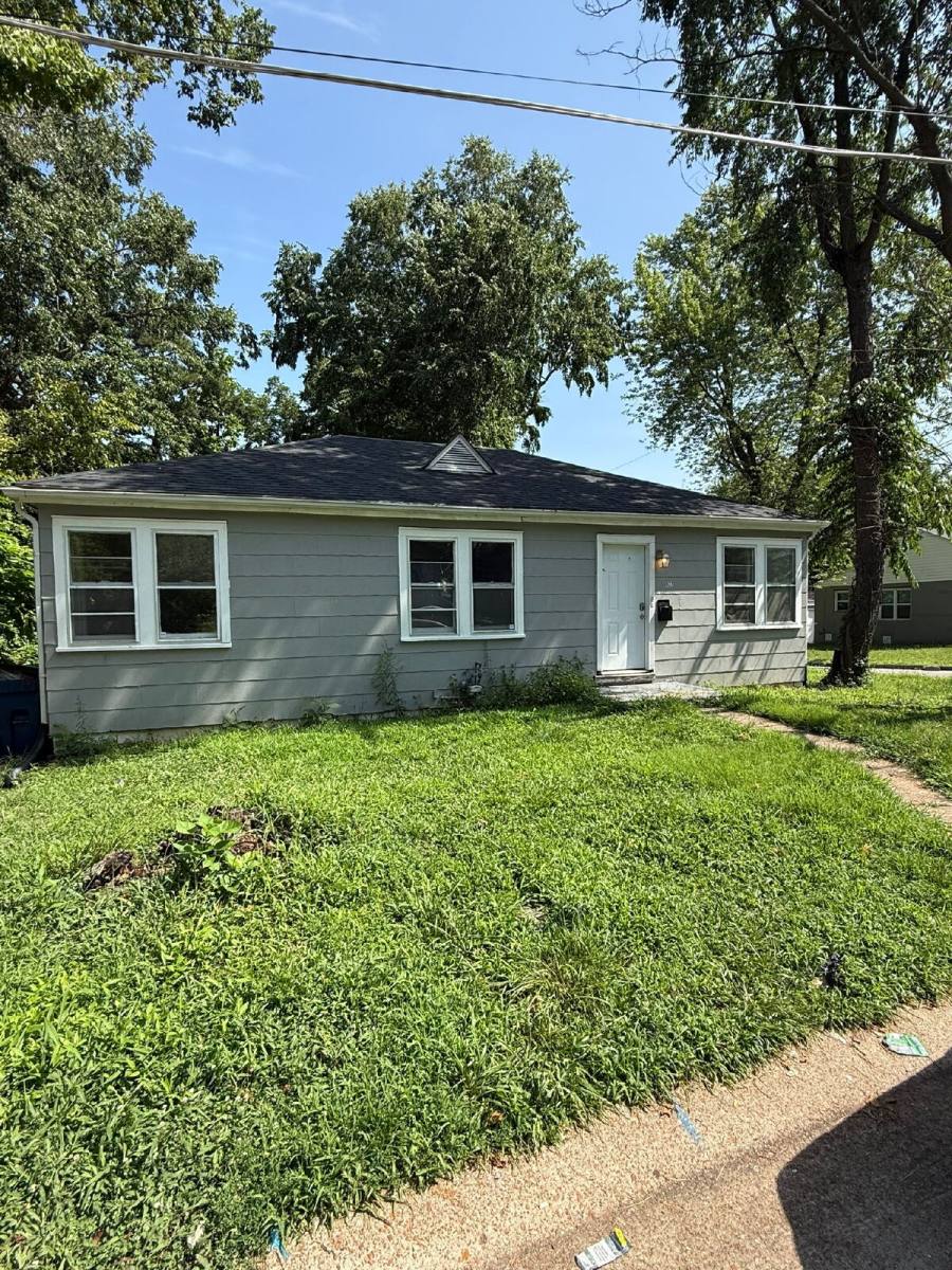 House for rent at 837 Walters Dr, Saint Louis, MO 63135