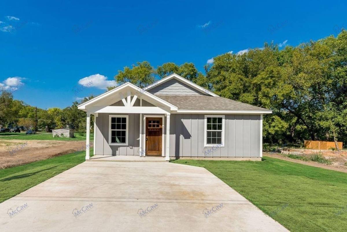 House for rent at 609 E 1st St, Bonham, TX 75418
