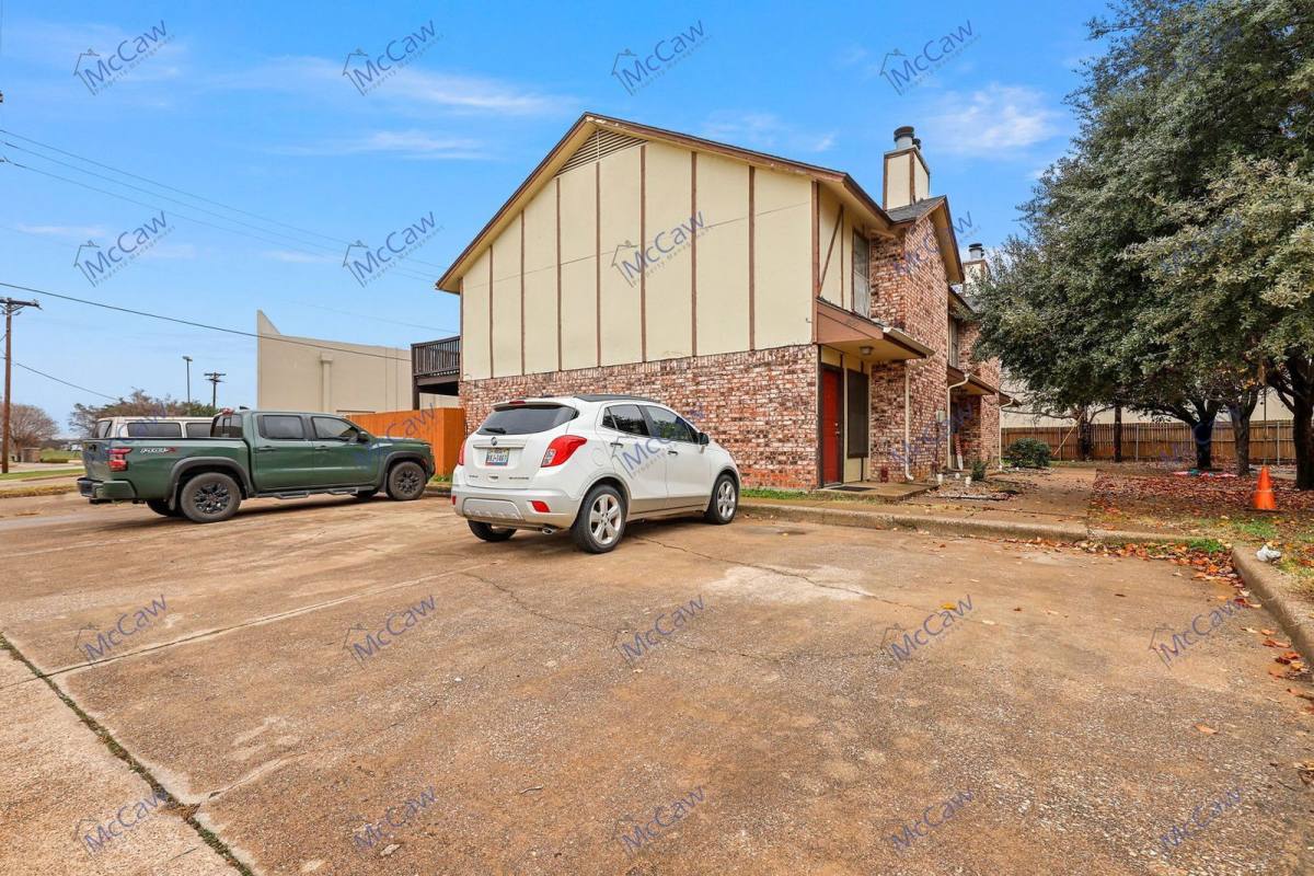 Apartment for rent at 800 Bluebonnet Dr #B, Keller, TX 76248