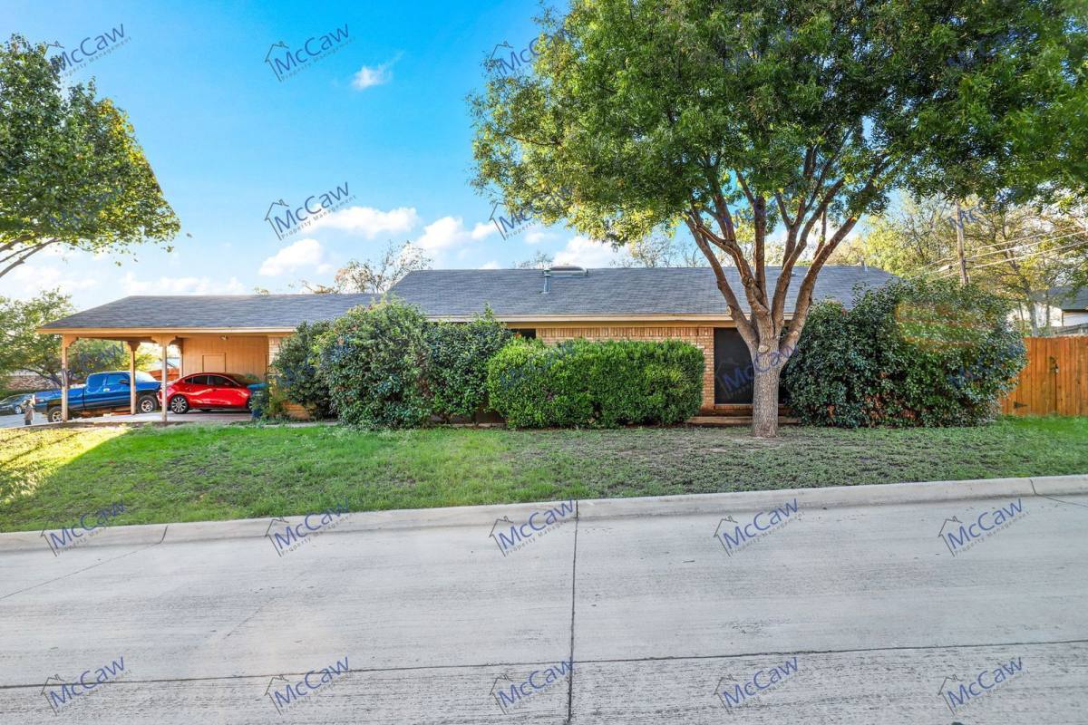 Townhouse for rent at 5002 Geddes Ave, Fort Worth, TX 76107