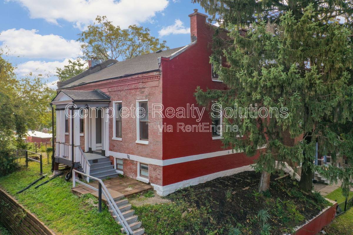 House for rent at 3158 Oregon Ave, Saint Louis, MO 63118