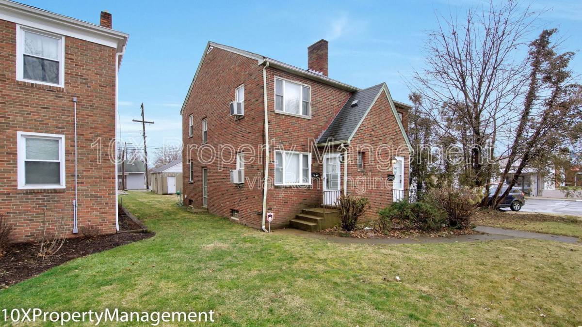 Townhouse for rent at 2911 Sullivant Ave, Columbus, OH 43204