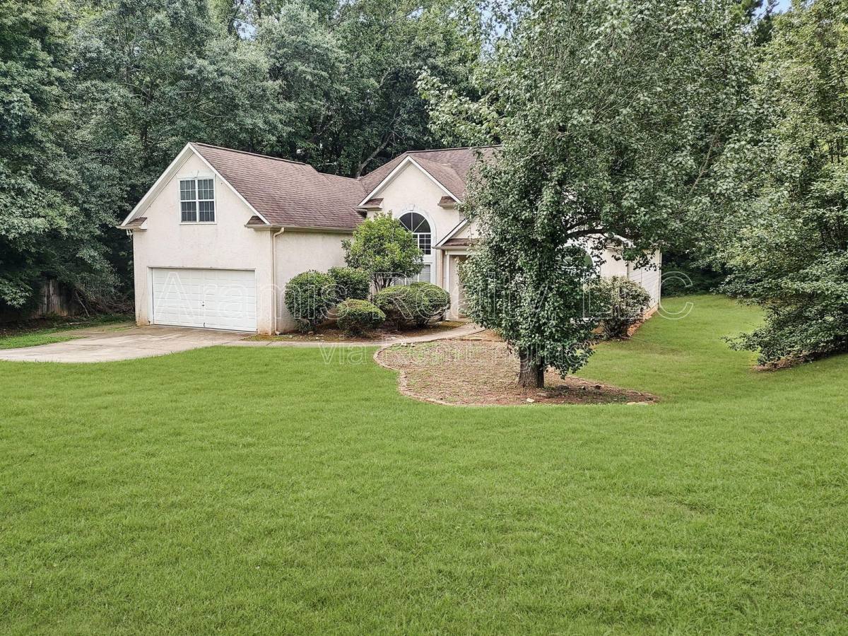 House for rent at 553 Washington Dr, Jonesboro, GA 30238