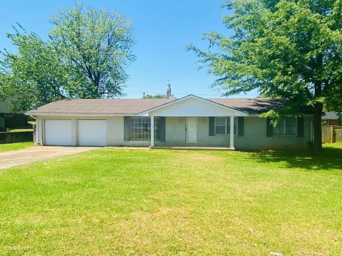 House for rent at 1610 Burroughs Ave, Muscle Shoals, AL 35661