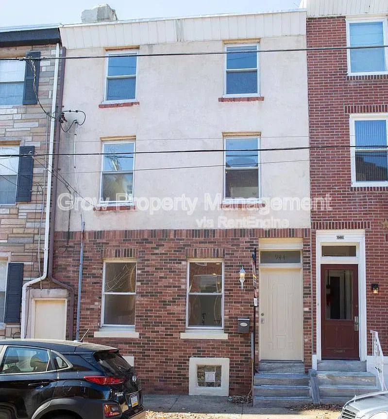 Townhouse for rent at 944 N Randolph, Philadelphia, PA 19123