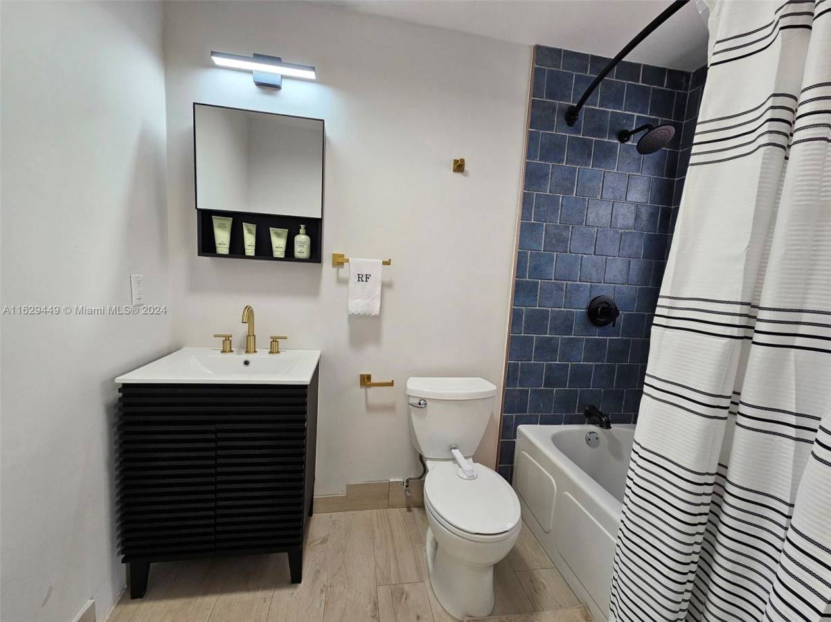 Townhouse for rent at 400 Valencia Ave, Miami, FL 33134