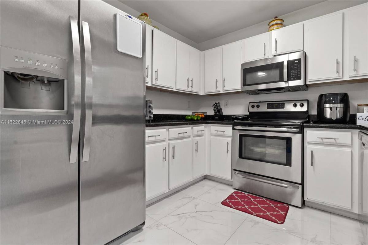 Townhouse for rent at 2056 NE 167th St, Miami, FL 33162