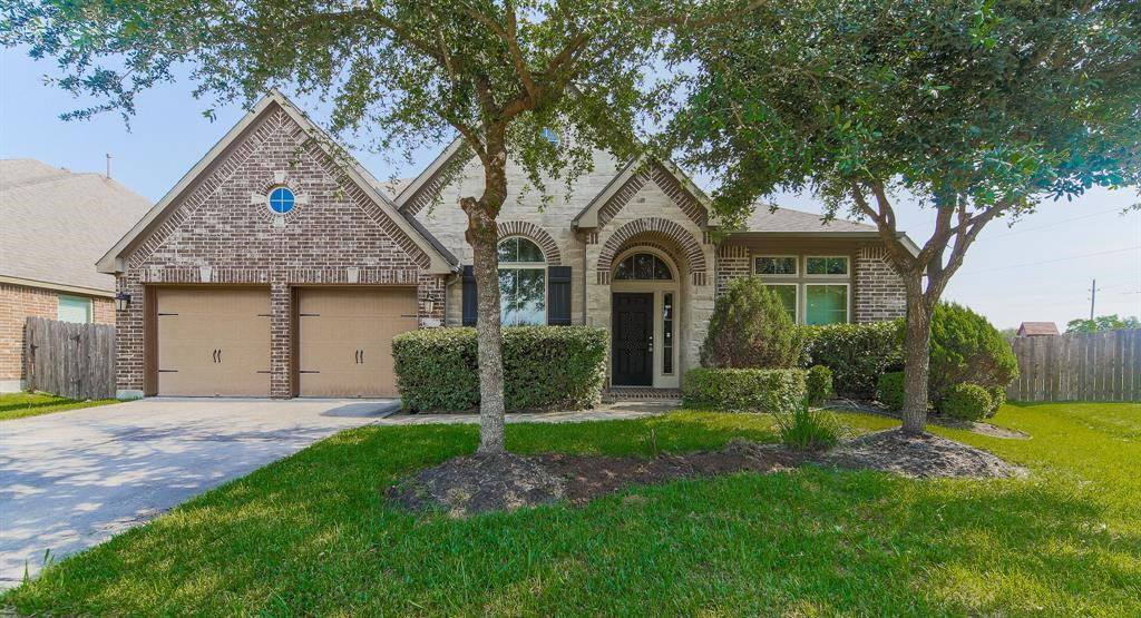 House for rent at 13802 Royal Ridge Dr, Pearland, TX 77584