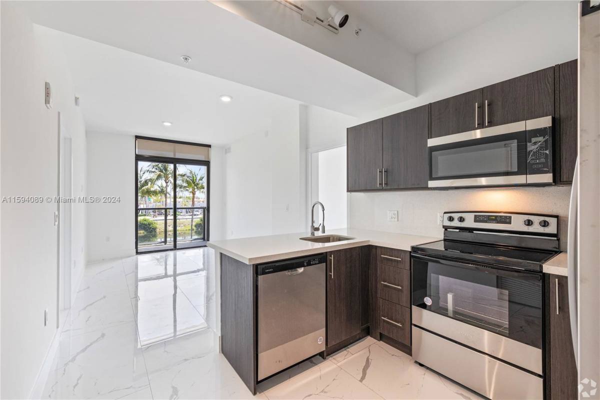 Apartment for rent at 1 Curtiss Parkway, Miami, FL 33166