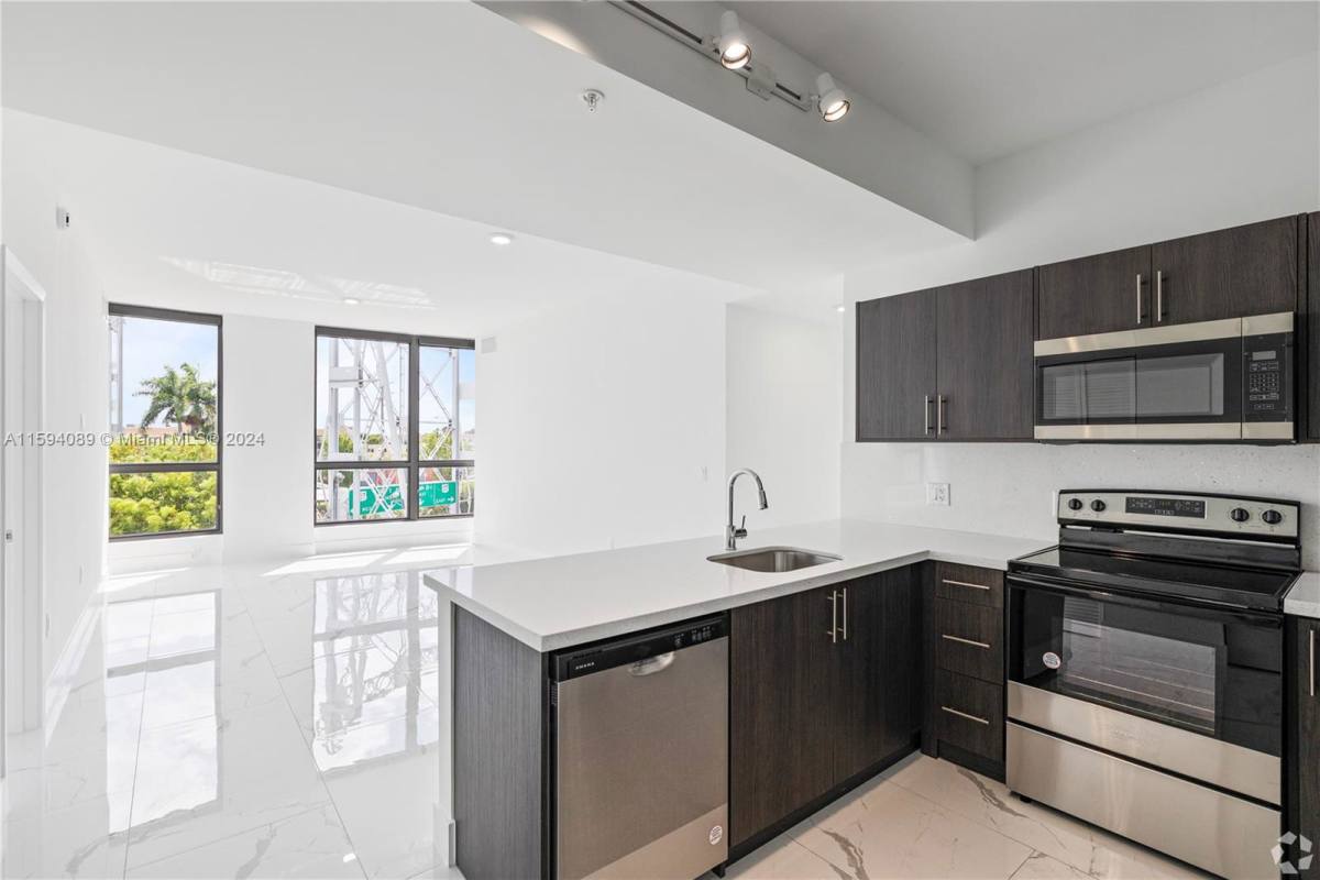 Apartment for rent at 1 Curtiss Parkway, Miami, FL 33166